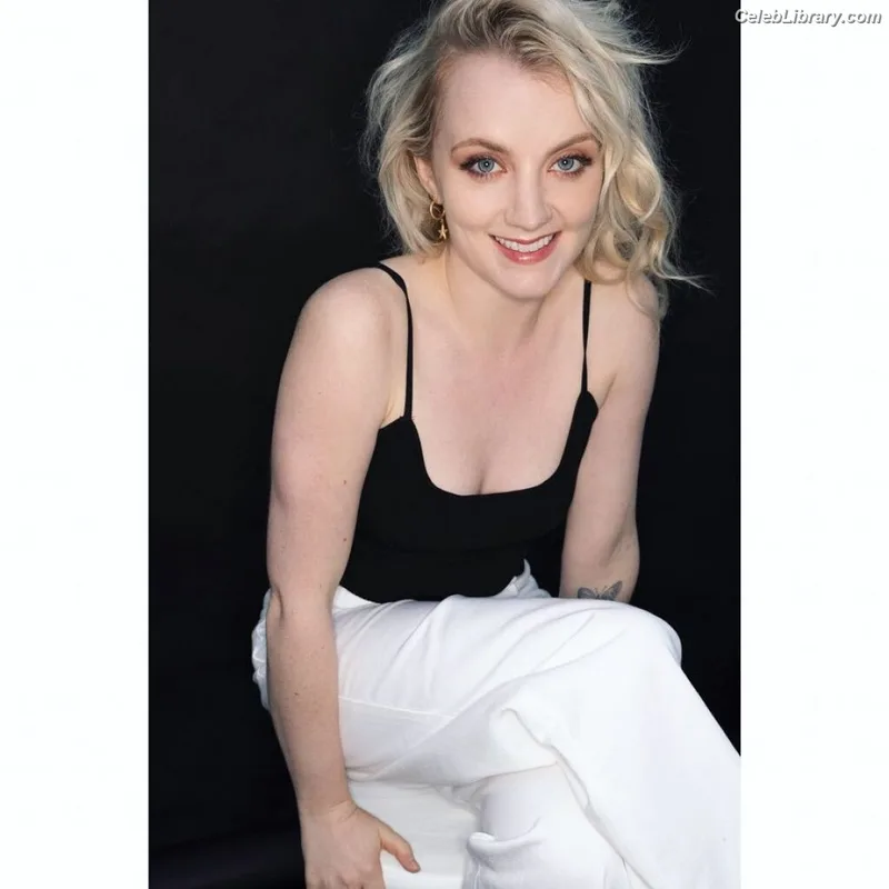 Evanna Lynch photo 7 of 389