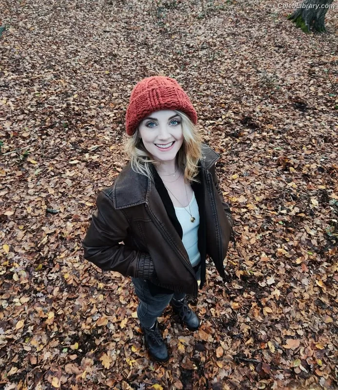 Evanna Lynch photo 22 of 389