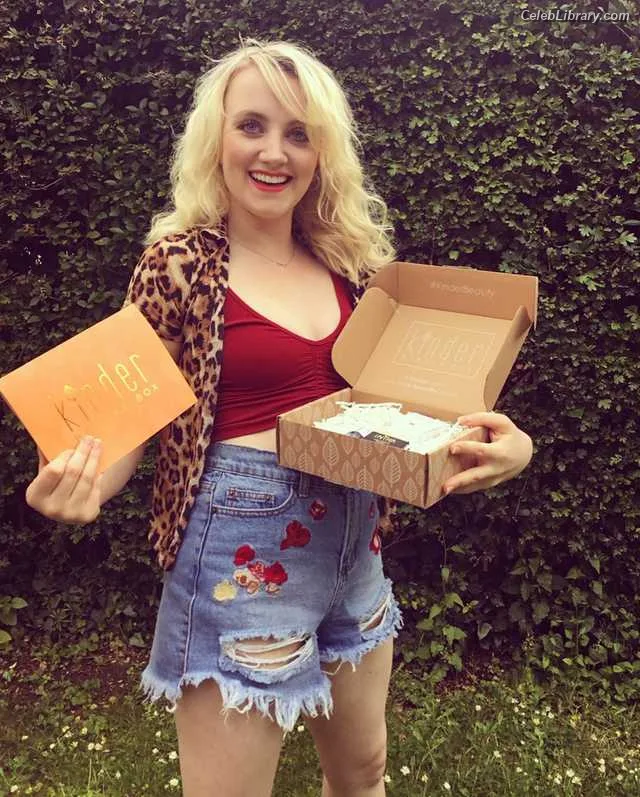 Evanna Lynch photo 3 of 389