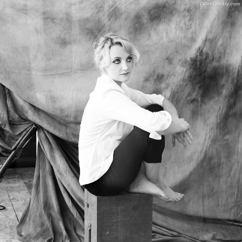 Evanna Lynch photo 7 of 389