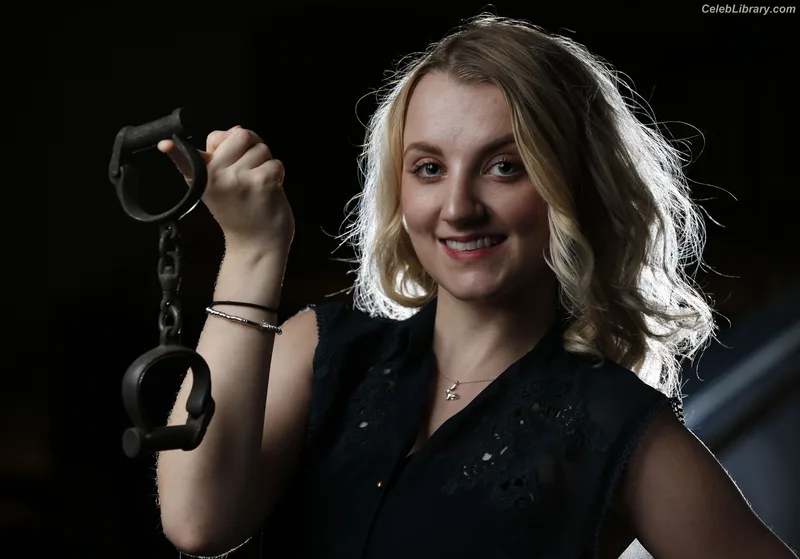 Evanna Lynch photo 8 of 389