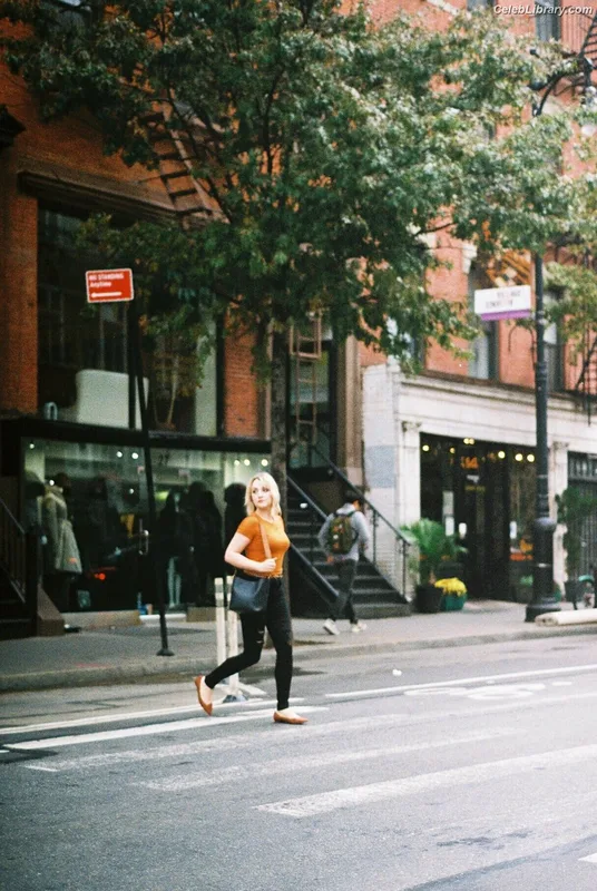 Evanna Lynch photo 16 of 389