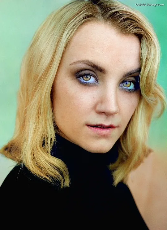 Evanna Lynch photo 17 of 389