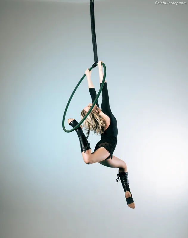 Evanna Lynch photo 18 of 389