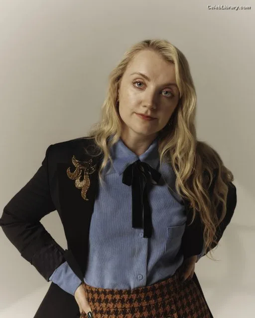 Evanna Lynch photo 21 of 389