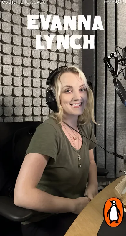 Evanna Lynch photo 3 of 389