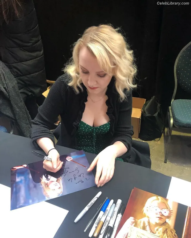 Evanna Lynch photo 24 of 389