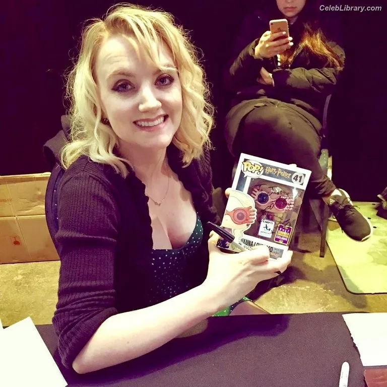 Evanna Lynch photo 2 of 389