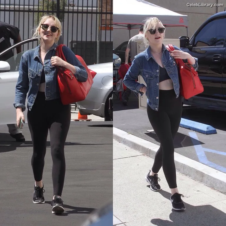 Evanna Lynch photo 3 of 389