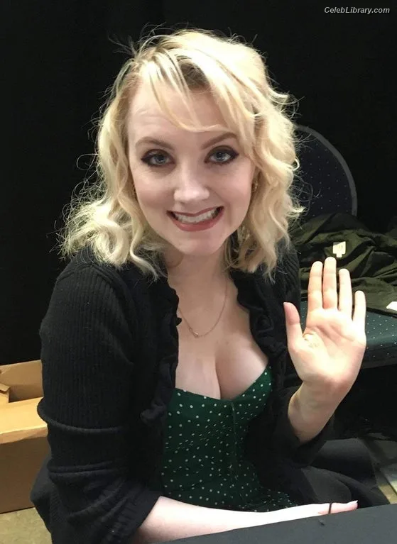 Evanna Lynch photo 4 of 389