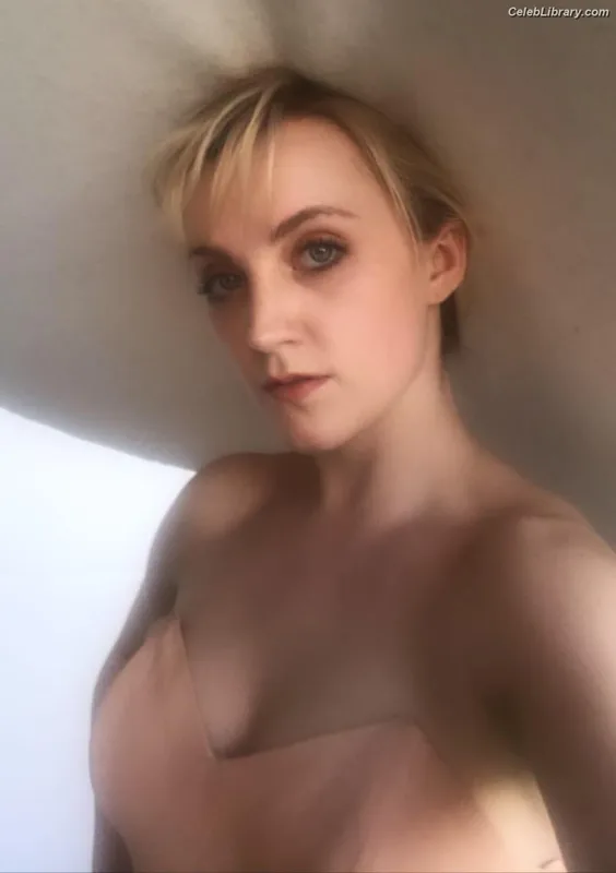 Evanna Lynch photo 7 of 389