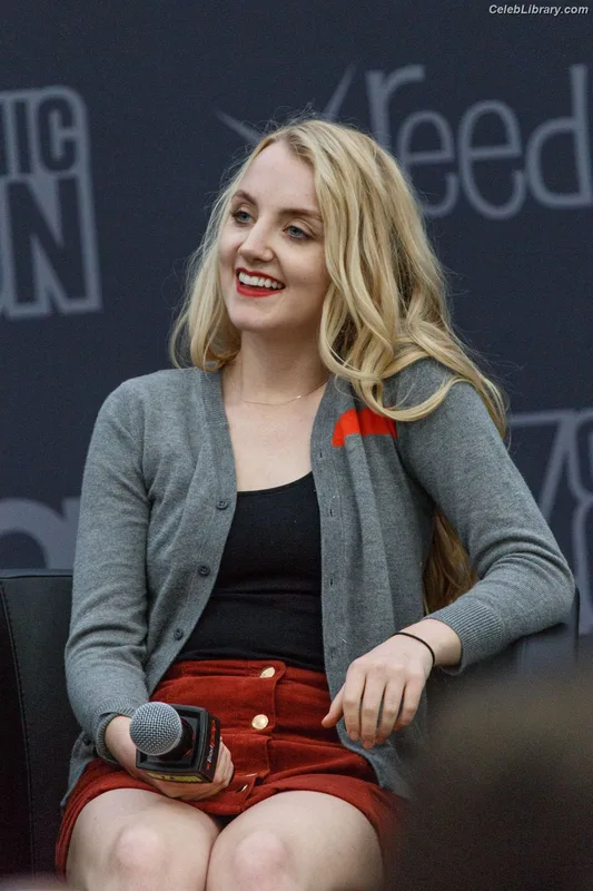 Evanna Lynch photo 24 of 389
