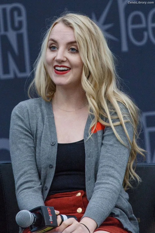 Evanna Lynch photo 2 of 389