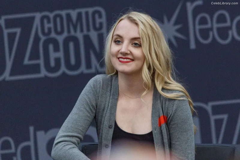 Evanna Lynch photo 6 of 389