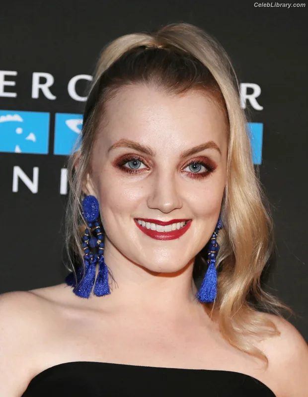 Evanna Lynch photo 9 of 389