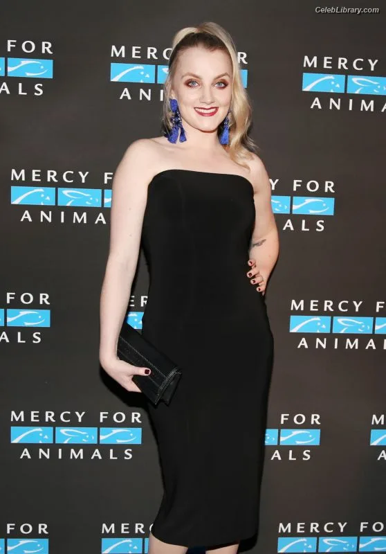 Evanna Lynch photo 10 of 389