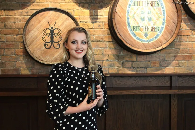 Evanna Lynch photo 13 of 389