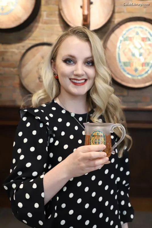 Evanna Lynch photo 16 of 389