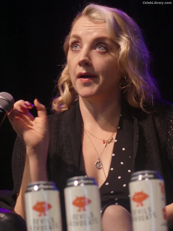 Evanna Lynch photo 17 of 389
