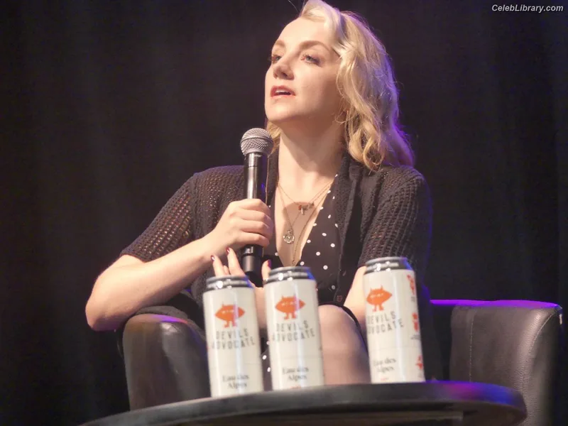 Evanna Lynch photo 18 of 389