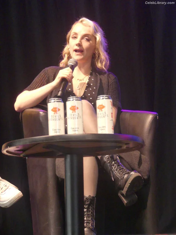 Evanna Lynch photo 22 of 389