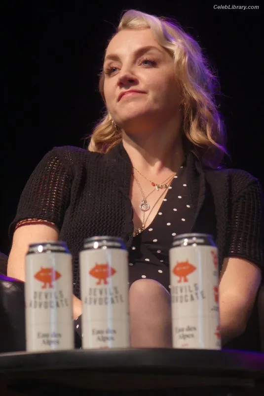Evanna Lynch photo 23 of 389