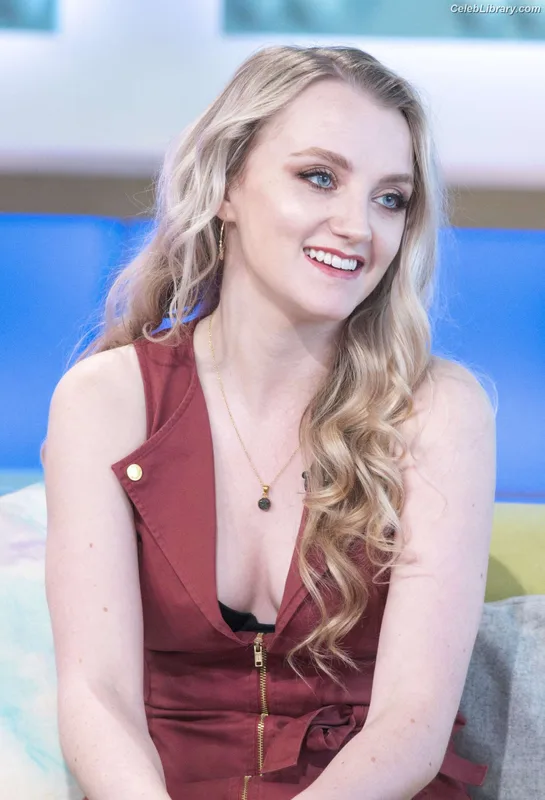 Evanna Lynch photo 21 of 389