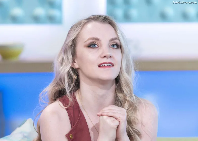 Evanna Lynch photo 22 of 389