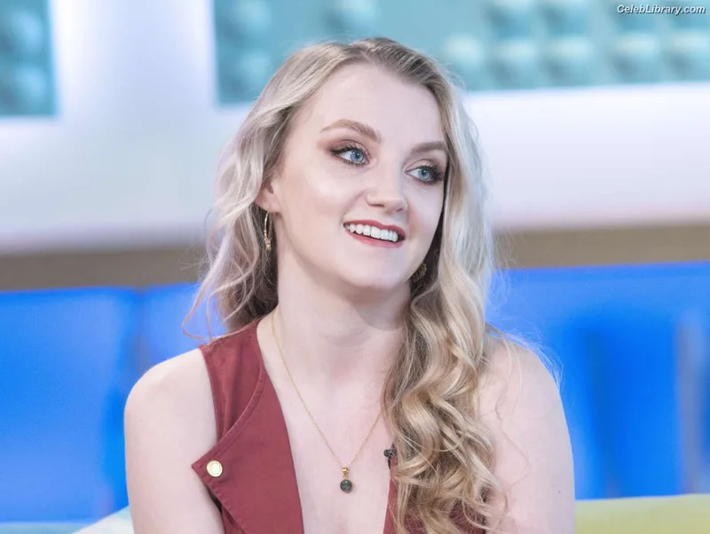 Evanna Lynch photo 4 of 389