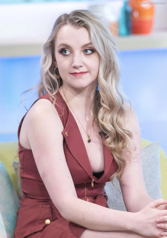 Evanna Lynch photo 8 of 389