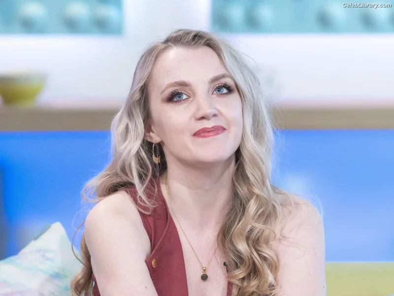 Evanna Lynch photo 10 of 389