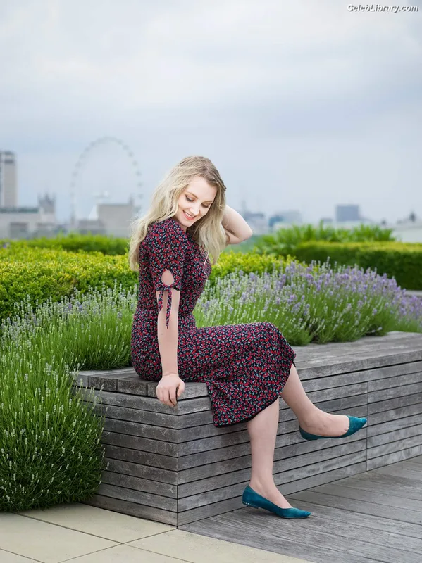 Evanna Lynch photo 24 of 389