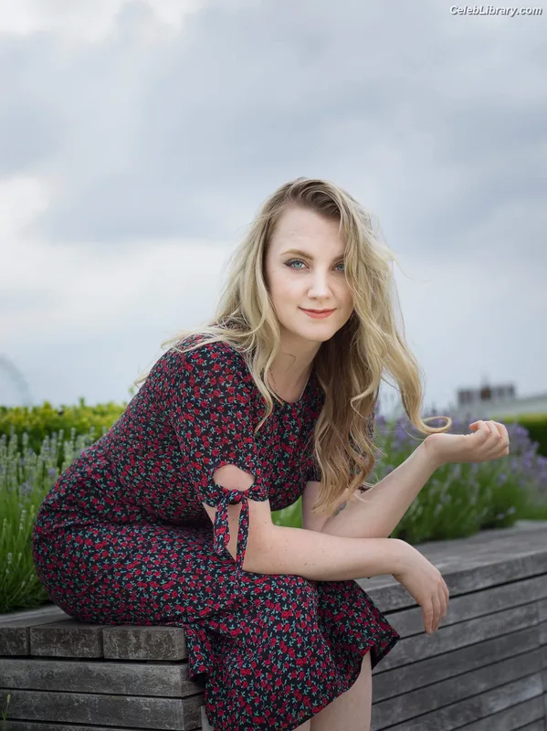 Evanna Lynch photo 1 of 389