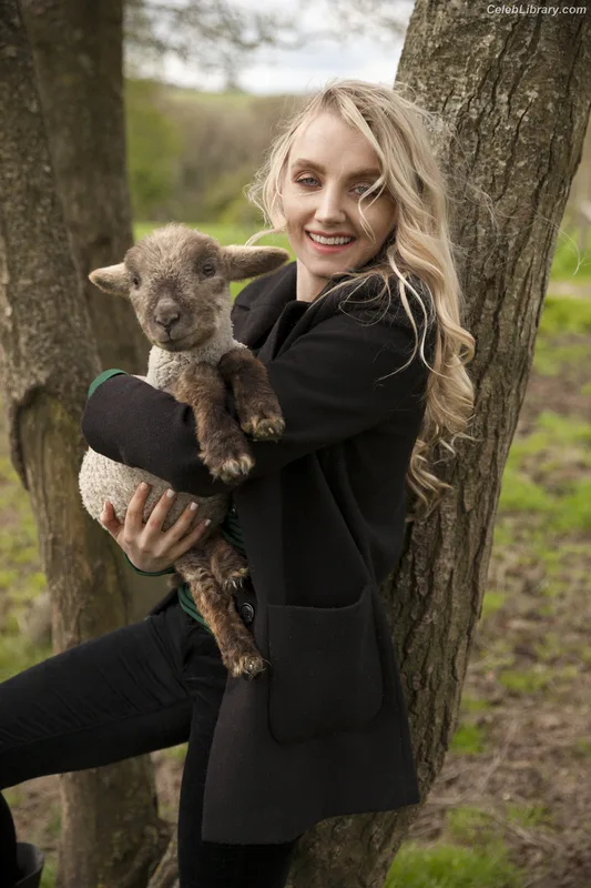 Evanna Lynch photo 2 of 389