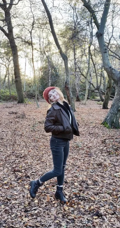 Evanna Lynch photo 13 of 389