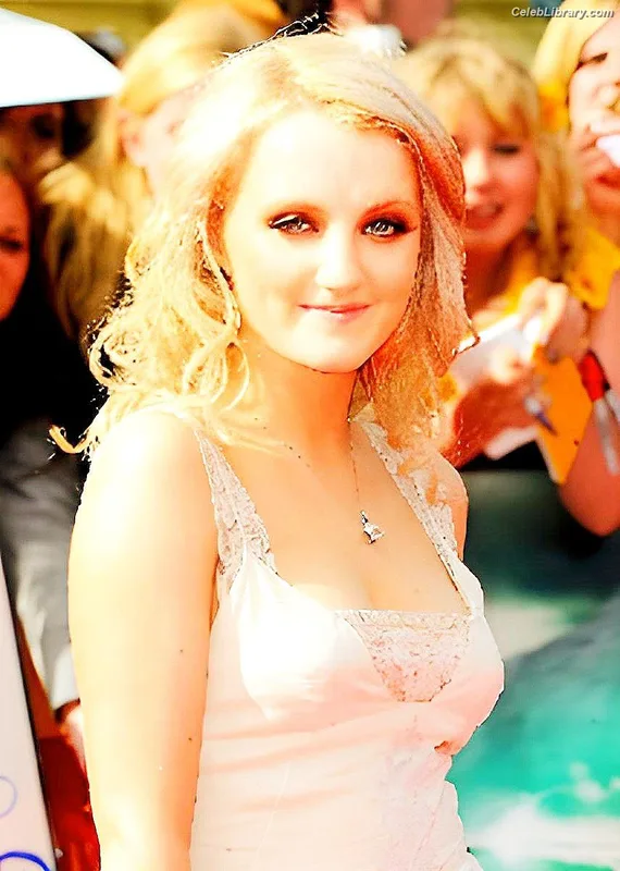 Evanna Lynch photo 2 of 389