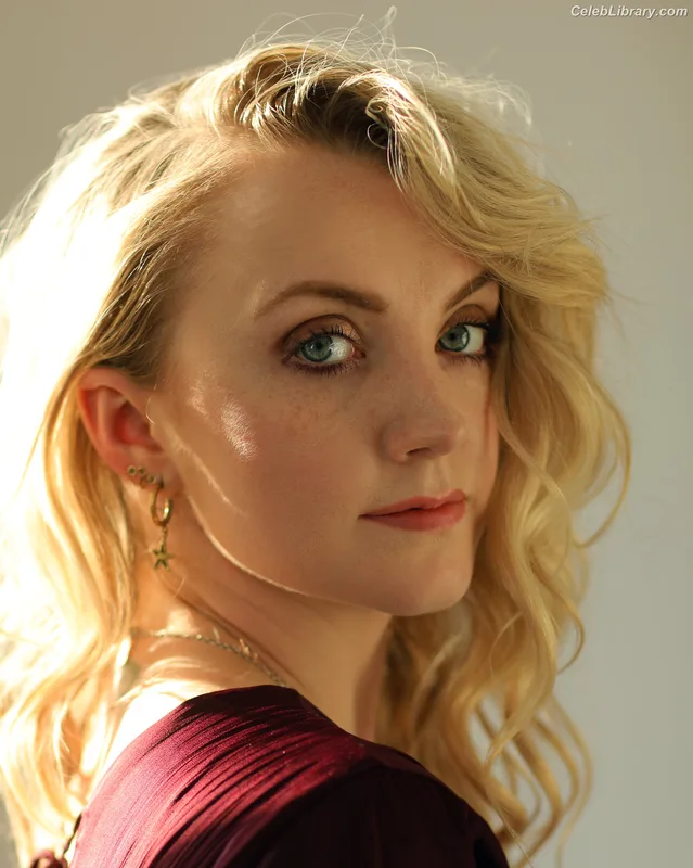 Evanna Lynch photo 10 of 389