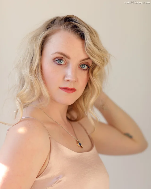 Evanna Lynch photo 11 of 389