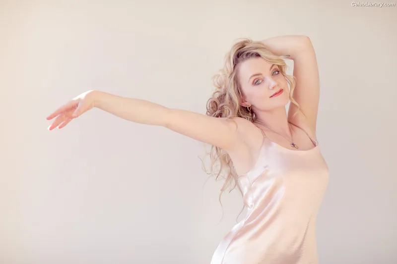 Evanna Lynch photo 12 of 389
