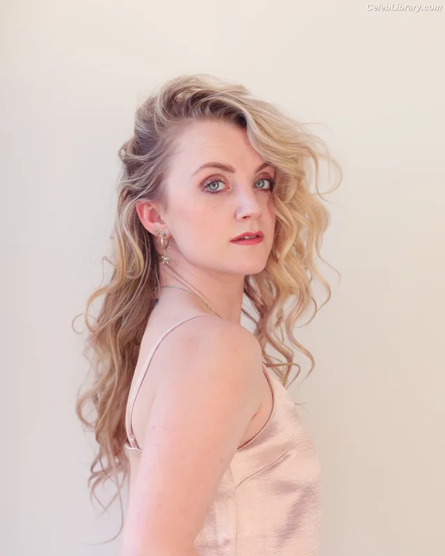 Evanna Lynch photo 15 of 389