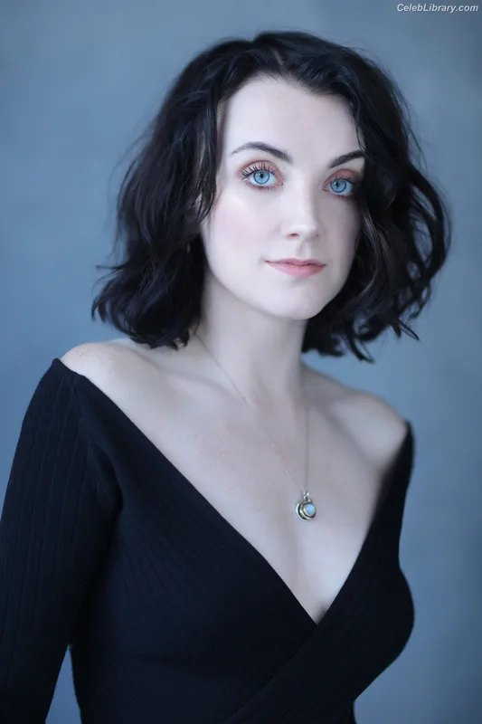 Evanna Lynch photo 17 of 389