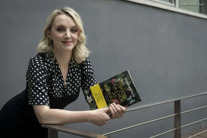 Evanna Lynch photo 19 of 389