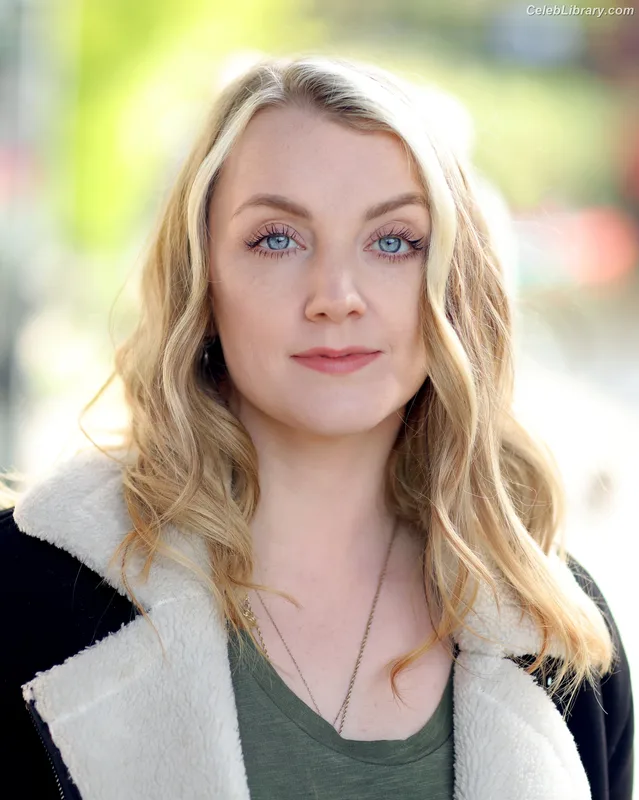 Evanna Lynch photo 24 of 389