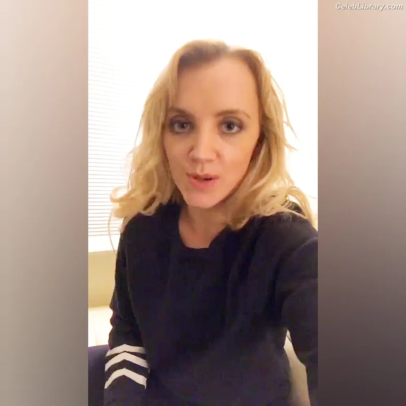 Evanna Lynch photo 2 of 389