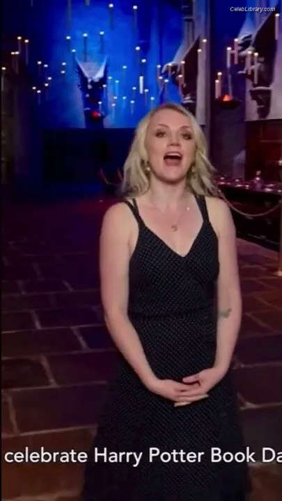 Evanna Lynch photo 10 of 389