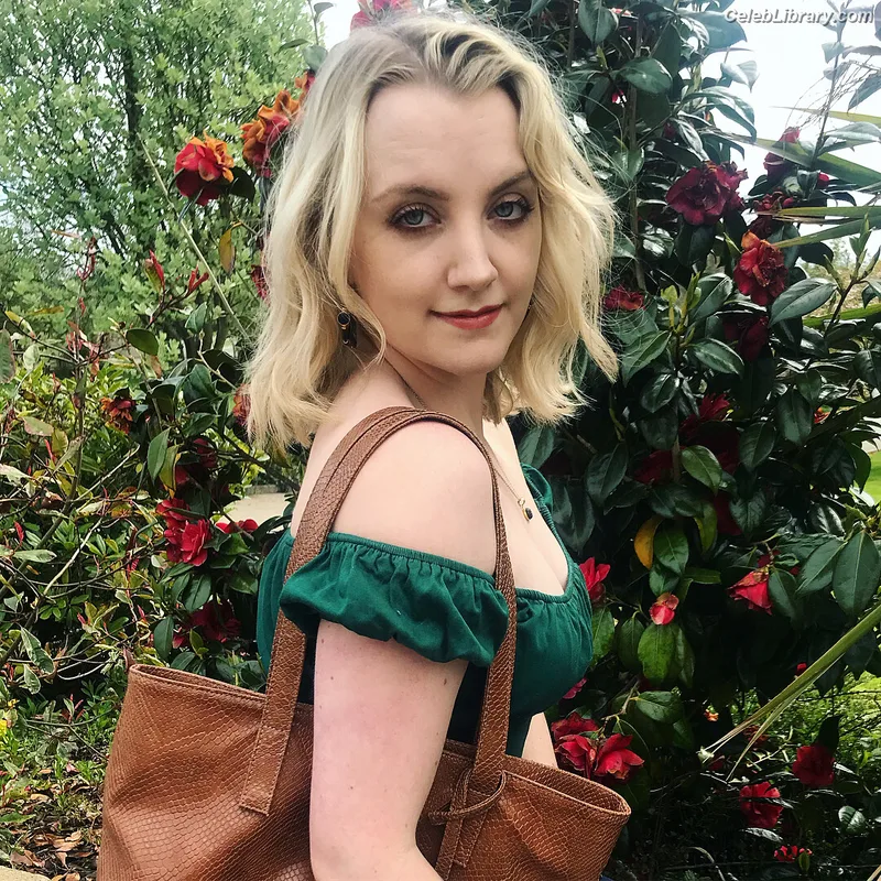 Evanna Lynch photo 18 of 389