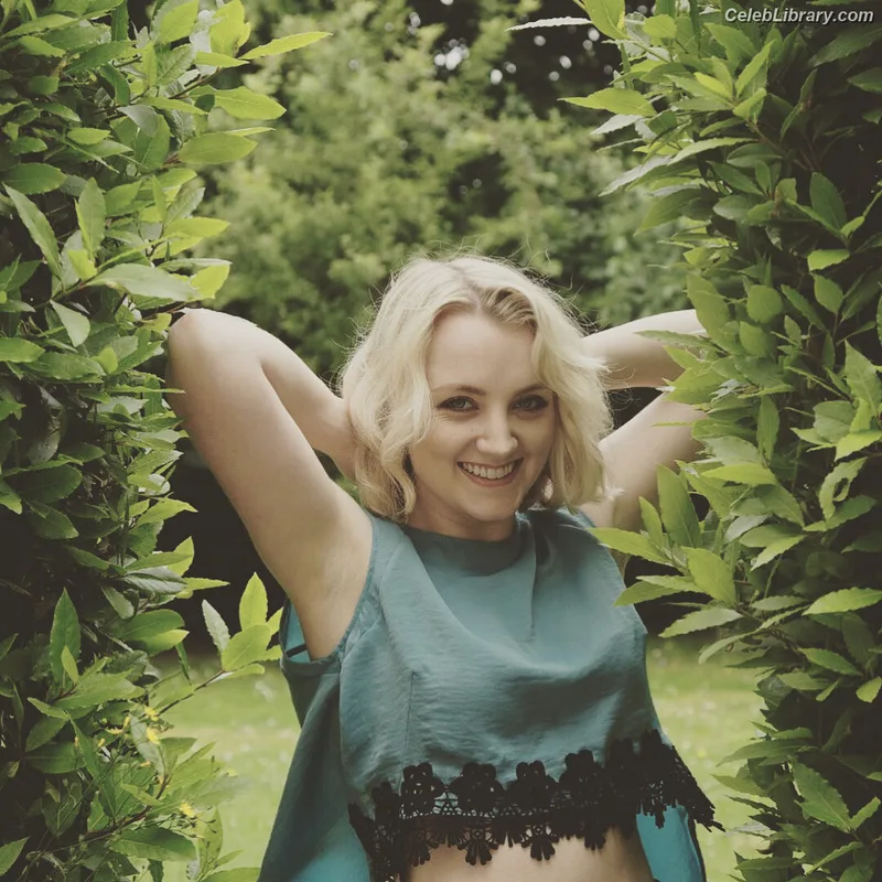 Evanna Lynch photo 19 of 389