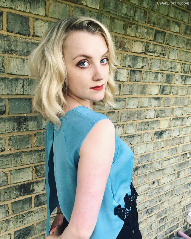 Evanna Lynch photo 20 of 389