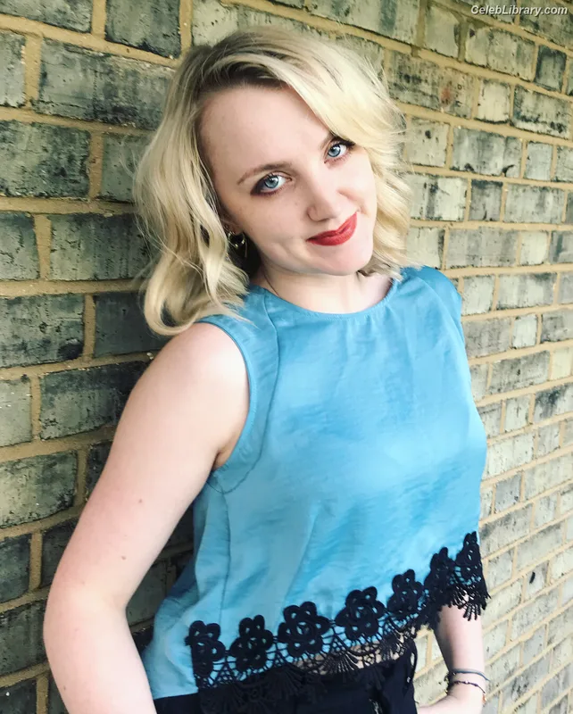 Evanna Lynch photo 23 of 389