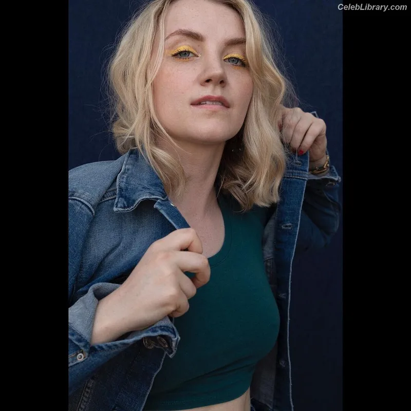 Evanna Lynch photo 1 of 389